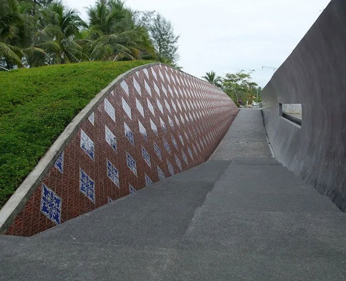 813 Police Tsunami Boat and Tsunami Memorials